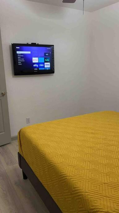 Spacious Getaway! Pool, Spa, Sleeps 9 레이크 하바슈 시티 외부 사진