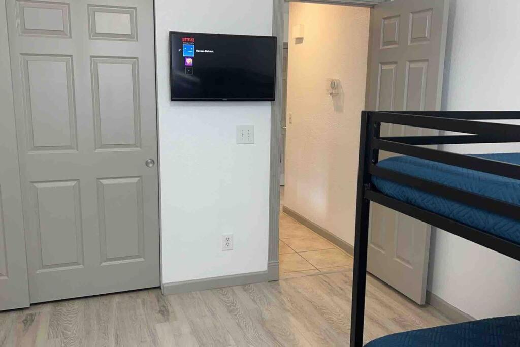 Spacious Getaway! Pool, Spa, Sleeps 9 레이크 하바슈 시티 외부 사진