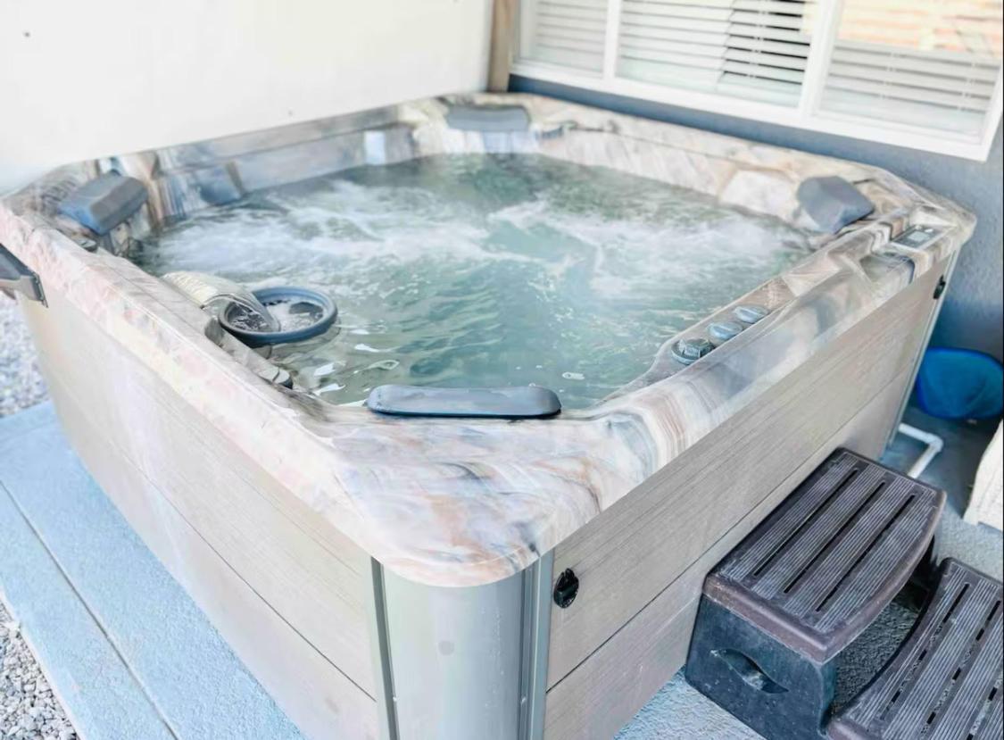 Spacious Getaway! Pool, Spa, Sleeps 9 레이크 하바슈 시티 외부 사진